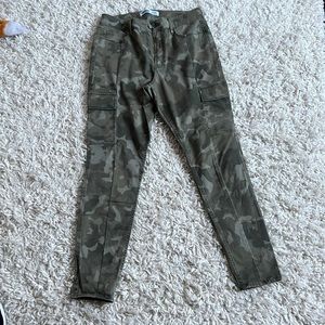 Camo straight leg  utility pant. - barely warn